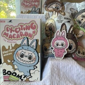 Pop mart Exciting Macaron Lychee Berry (pink)